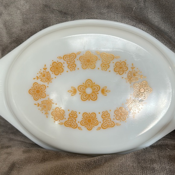 VTG | BUTTERFLY Gold PYREX 045 2.5 qt covered casserole - Picture 5 of 8